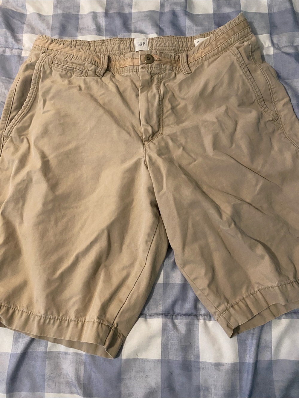 GAP Men’s Tan Flat-Front Cotton Shorts